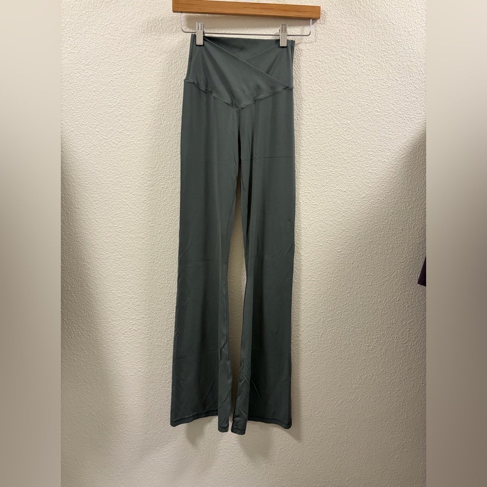 Offline by Aerie the real me flare high rise crossover leggings size medium